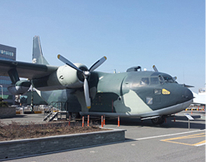 진포 해양테마 공원(위봉함) 군사비행기가 전시되어 진 모습